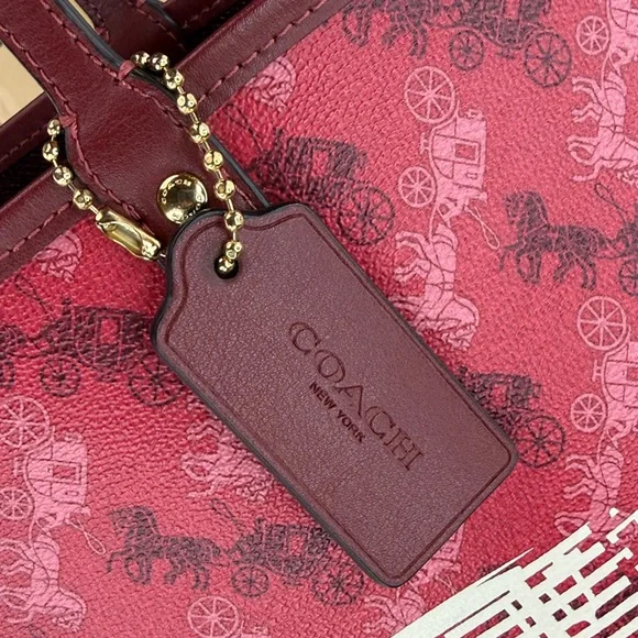 💥COACH - Reversible City Tote With Horse and Carriage Print - 81U362